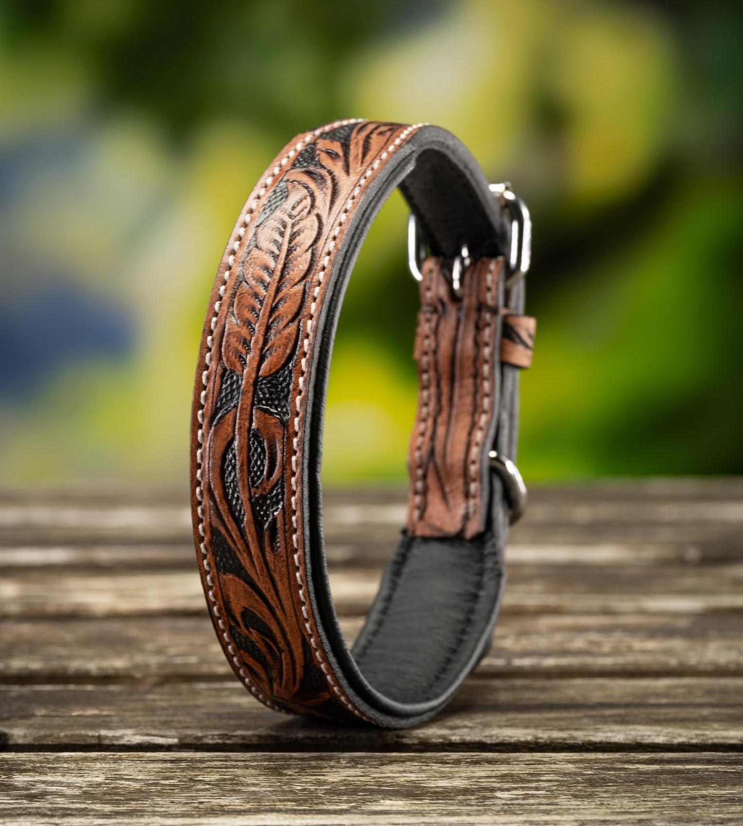 Collar de perro de cuero tallado a mano y acolchado – Collar de piel de búfalo para perros Solitaire (L/40-49,5)